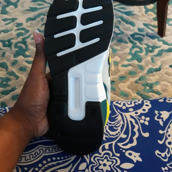 Grey and green New Balance - Picture 4 of 6